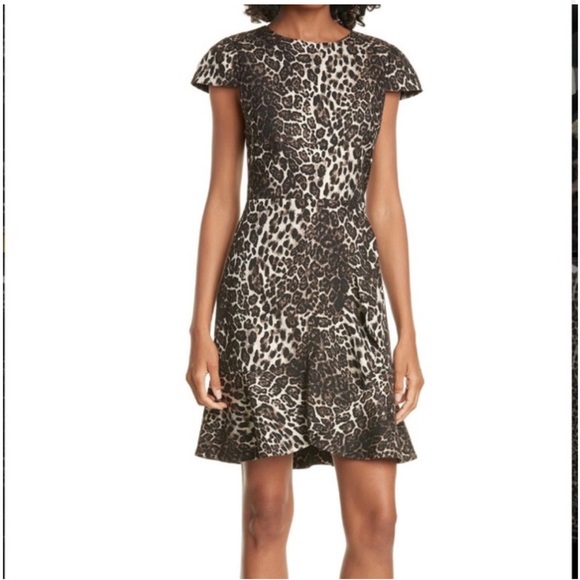 Alice + Olivia Dresses & Skirts - NWT Alice & Olivia Leopard Print Cap Sleeve Dress